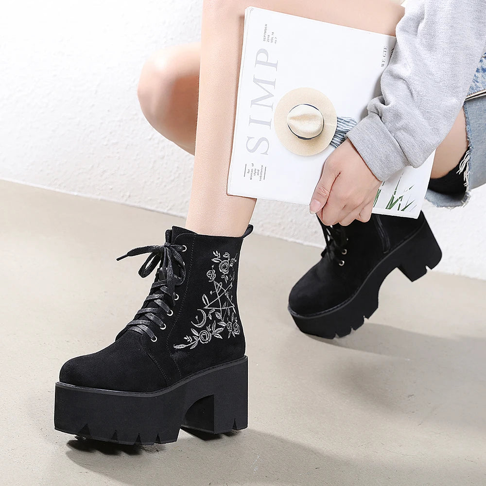 Gdgydh Women's Black Side Zipper Combat Boots Fashionable Lace Up Boots Platform Flower Embroidery Details Goth Shoes