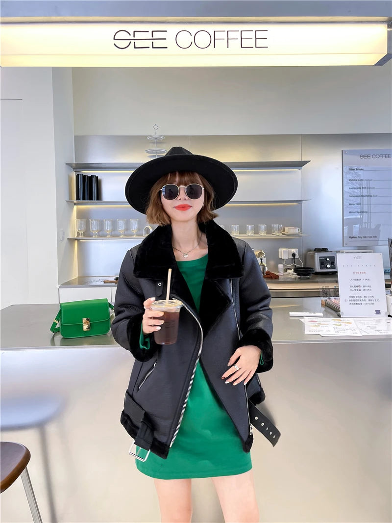 2025 The new  women's jacket with extra thick warm and extra thick lamb feather rider jacket with artificial fur