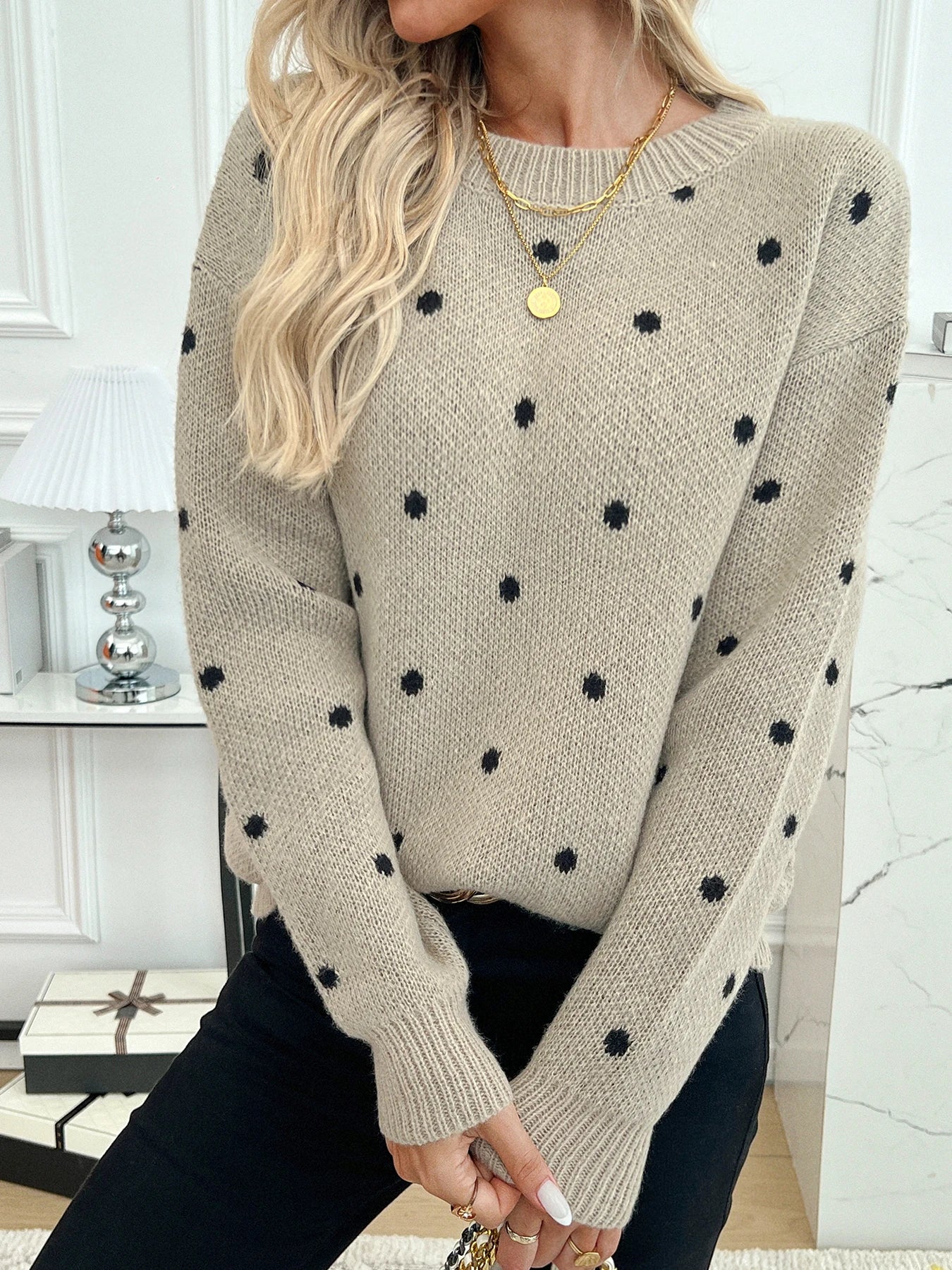 Dot pattern shoulder down long sleeved sweater