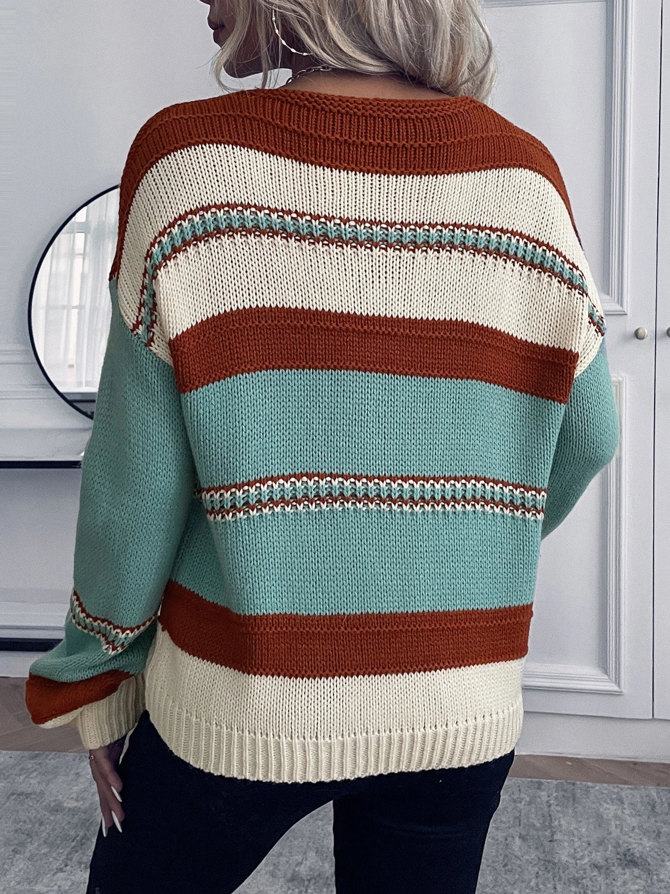 Fashionable women's V-neck striped contrasting pullover long sleeved knitted sweater