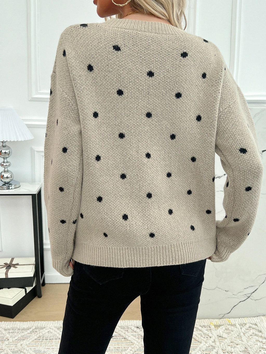Dot pattern shoulder down long sleeved sweater